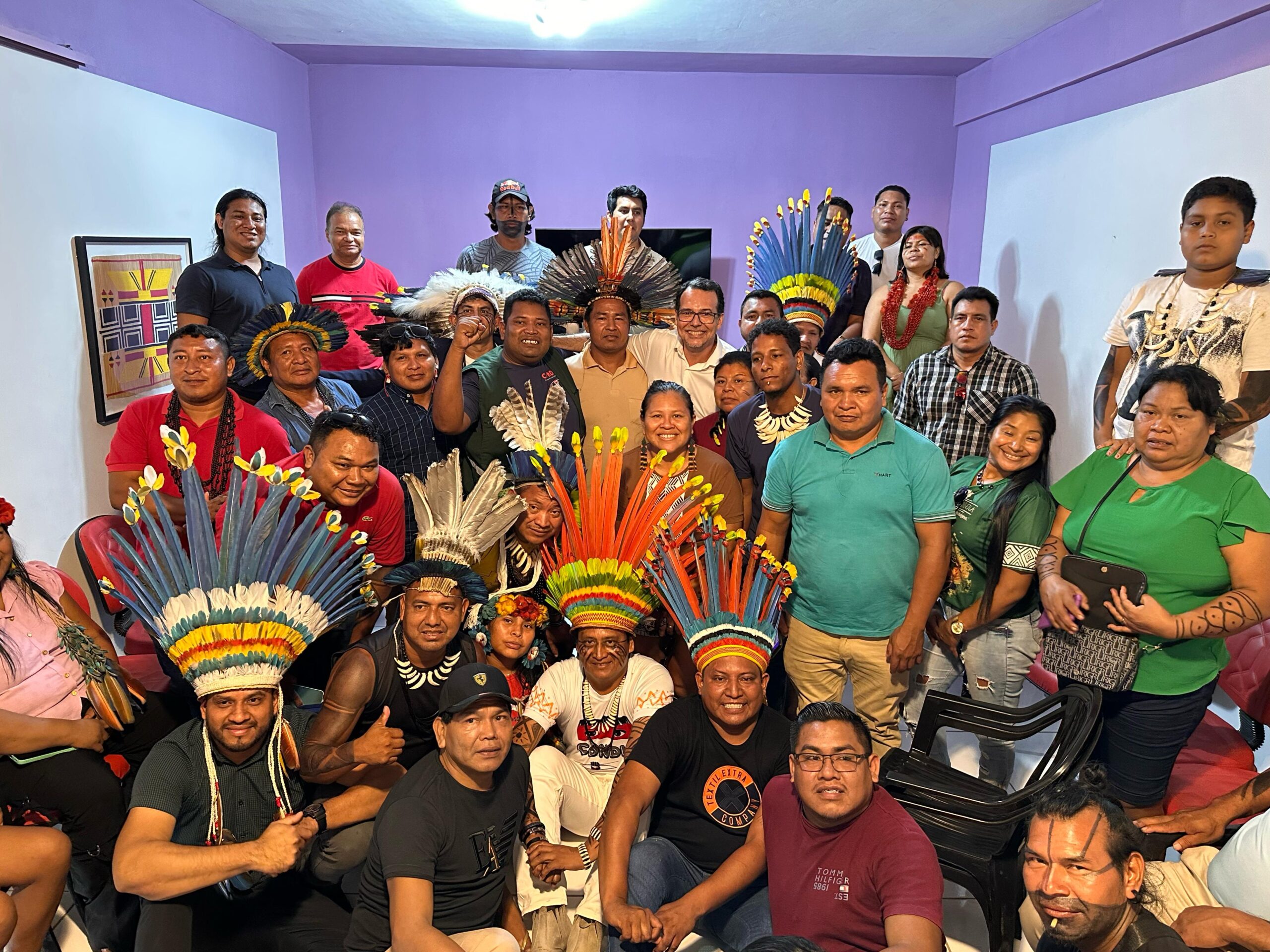 Lúdio Cabral com indígenas do DSEI Cuiabá