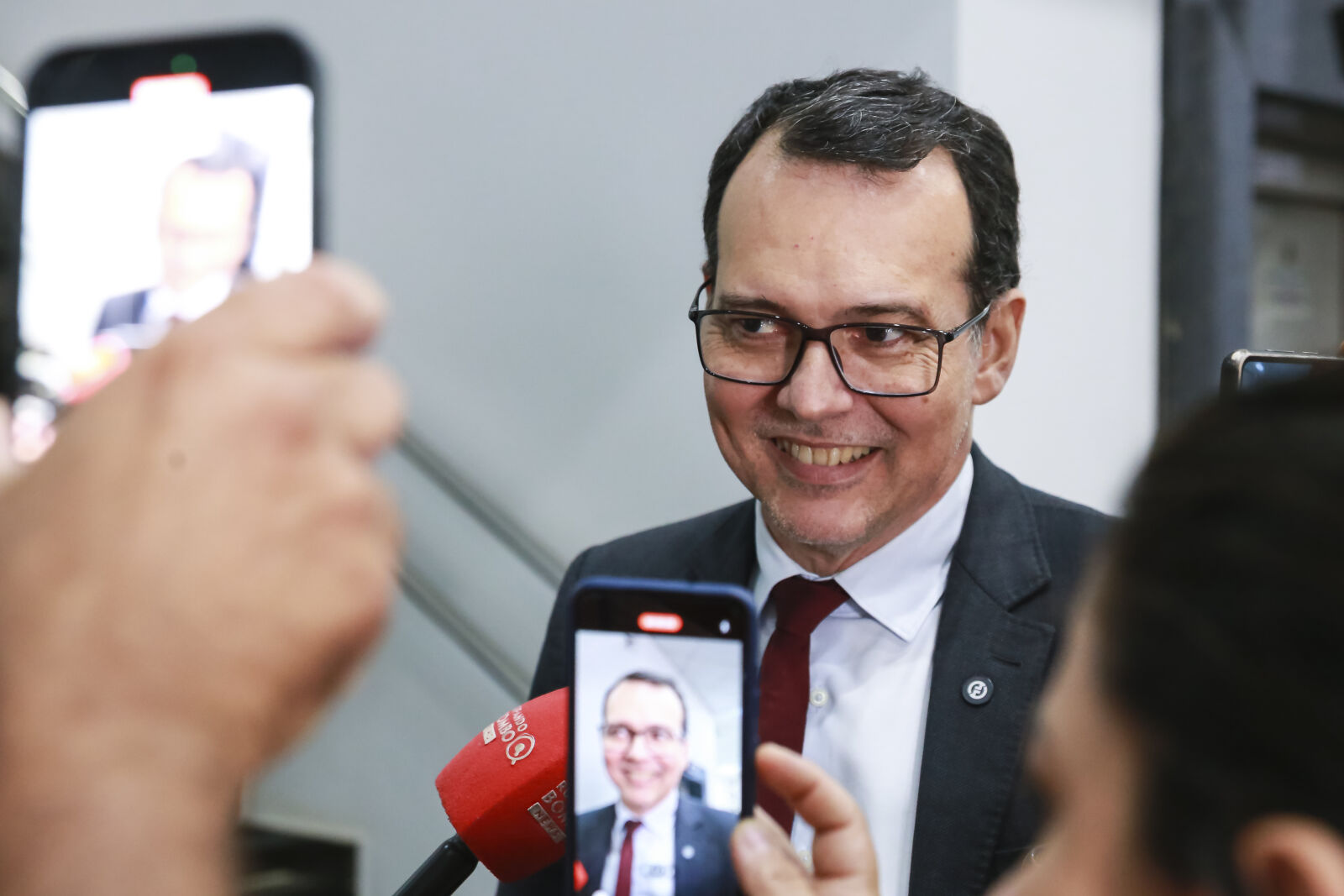 Lúdio Cabral em entrevista - foto Marcos Lopes