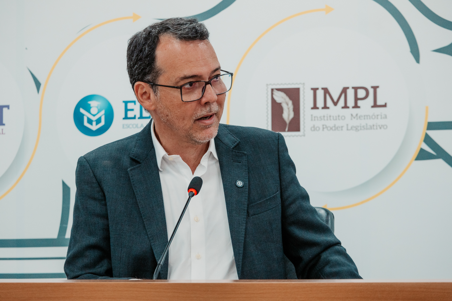 Lúdio Cabral audiência convocação Sinfra - Cami Barros