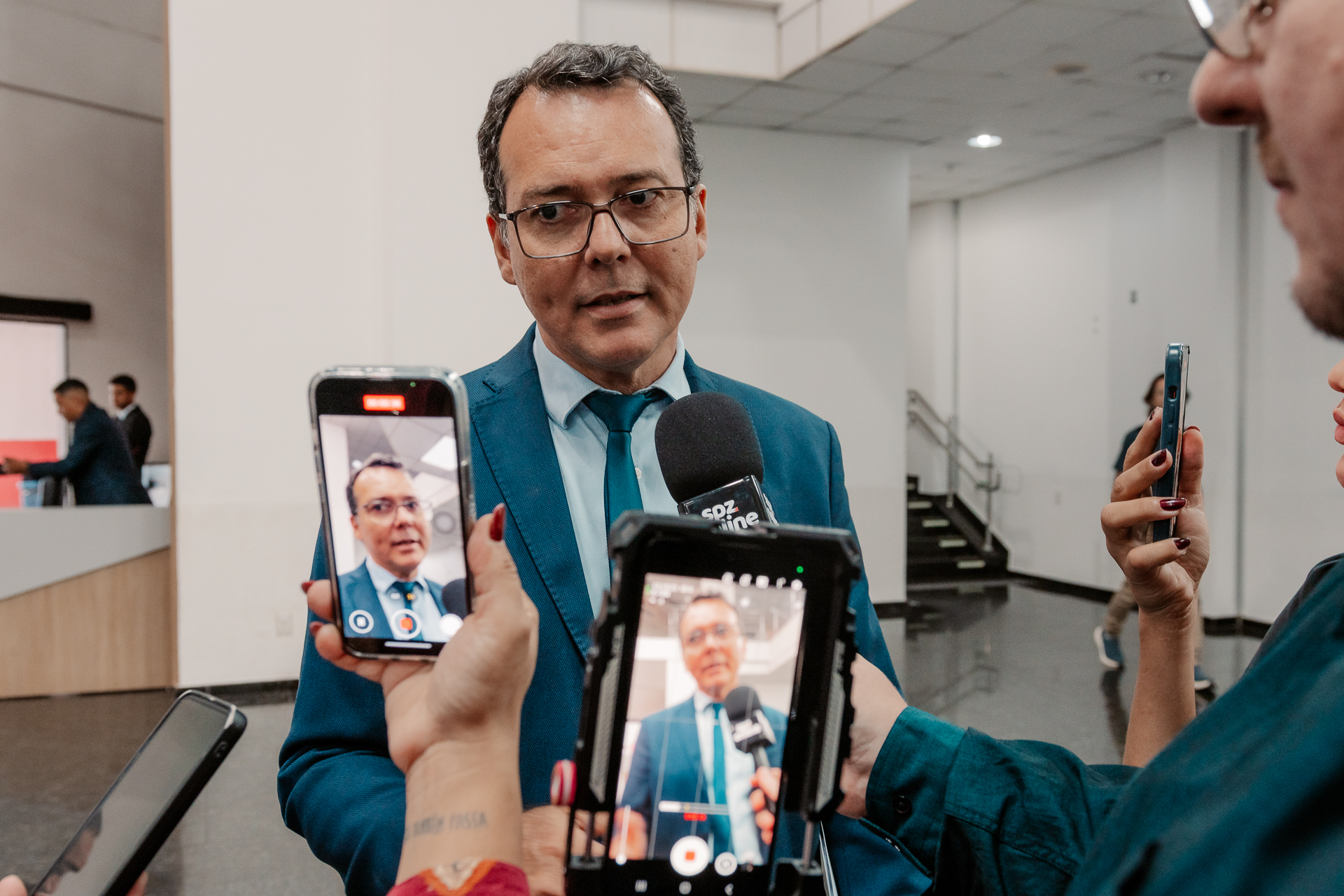 Lúdio Cabral em entrevista na ALMT - Cami Barros