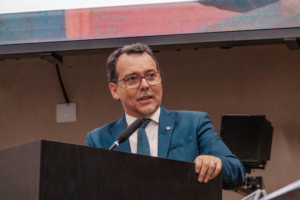 Lúdio Cabral fala em Plenário - foto Cami Barros