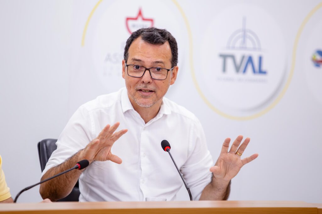 Lúdio Cabral durante fala - foto Gilberto Leite