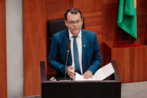 Lúdio em sessão no Plenário - foto Cami Barros