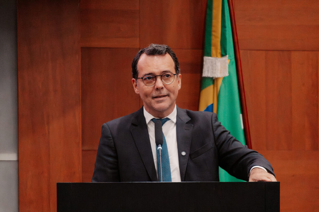 Lúdio Cabral discursa em sessão na AL - foto Cami Barros