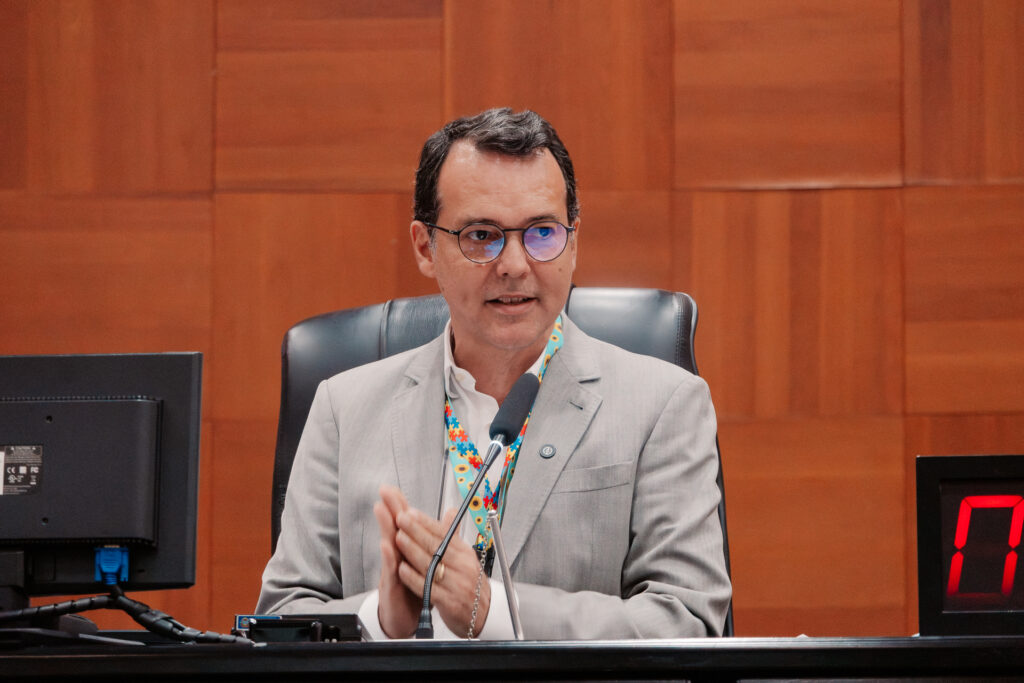 Lúdio Cabral em convocação da Seduc sobre PAPEs - foto Cami Barros