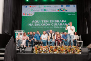 Lúdio discursa na Embrapa Baixada Cuiabana - foto Cami Barros