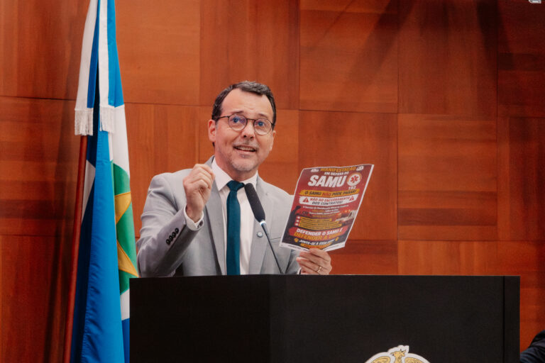 Lúdio em Plenário com denúncia do Samu - foto Cami Barros