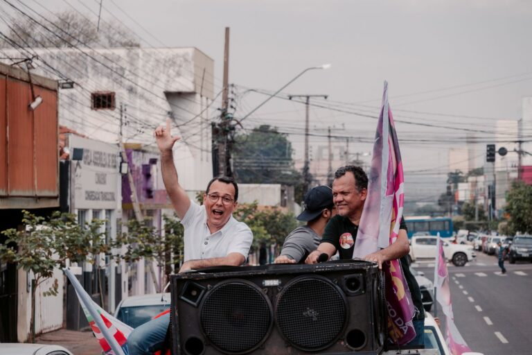 Lúdio e James Cabral no Carro da Mudança em Rondonópolis - foto Cami Barros